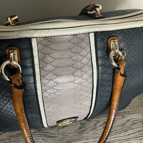 GUESS Satchel Handbag - Picture 9 of 11